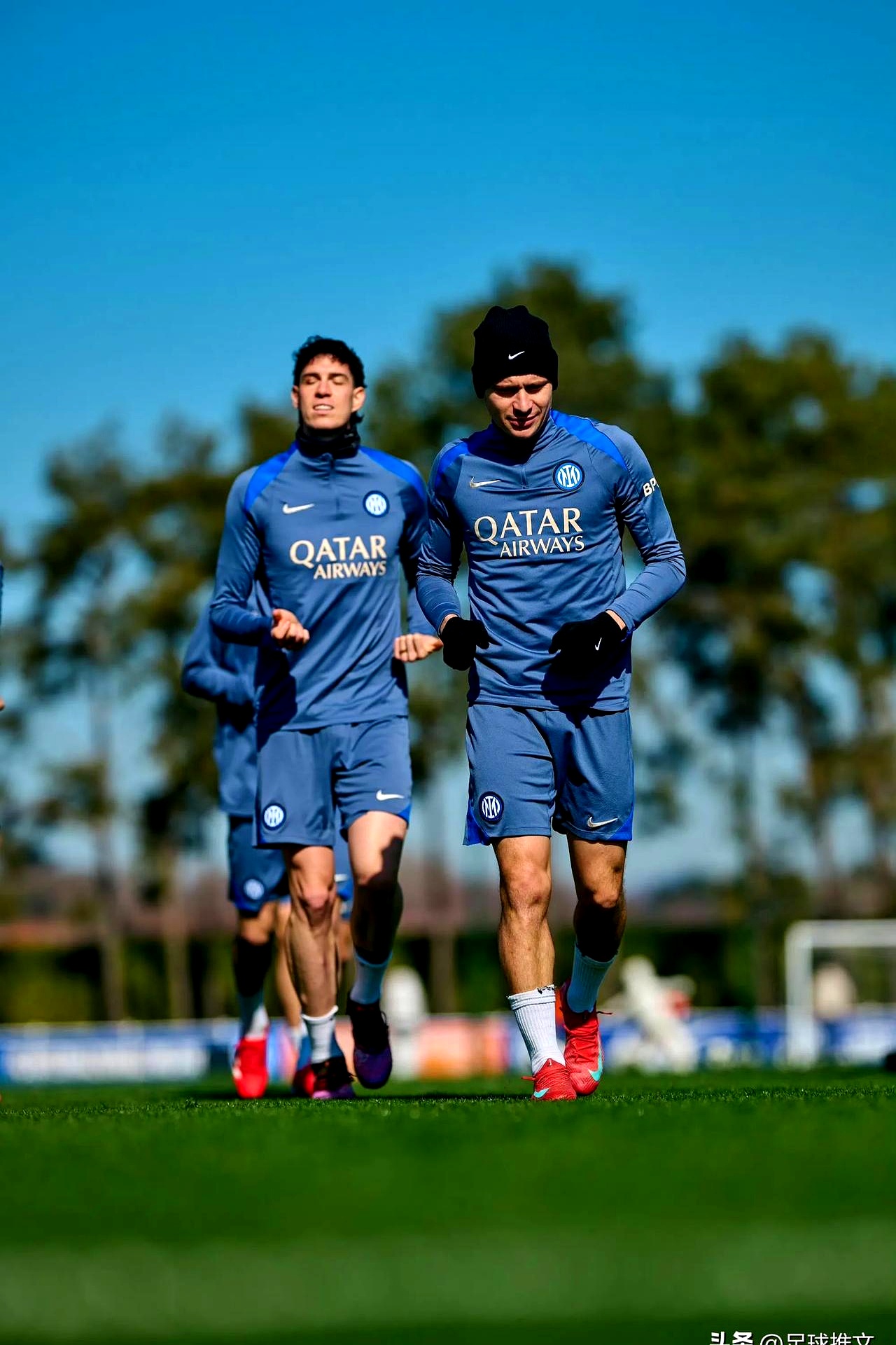 NBA季后赛关键时刻走向成谜，国际米兰战术微调，气氛紧张，年轻球员得到机会的简单介绍