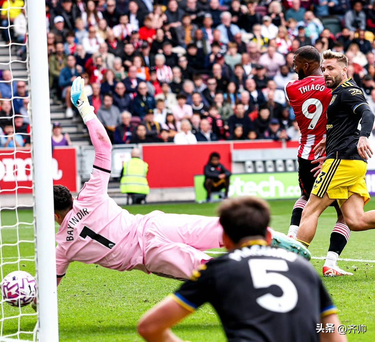 爱游戏下载-关于英超今晚走向成谜；曼联完成体检；气氛紧张；训练强度明显提升的信息